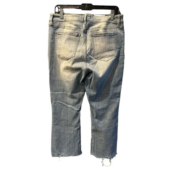 STUDIO BLUE Women's Mid Rise Raw Hem Distressed Crop Denim Jeans Size 31 Blue - Picture 3 of 6